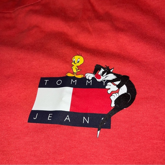 NEW Tommy Jeans x Looney Tunes x Warner Bros Tee T Shirt Big Logo - Picture 4 of 6